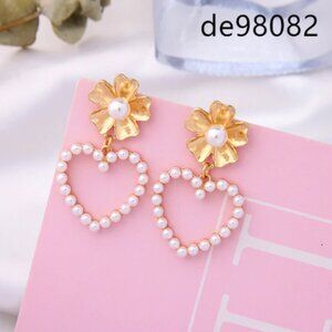 GOLD HEART EARRINGS